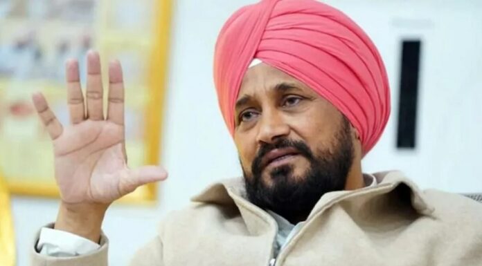 ਜਿਹੜੇ ਬੰਦੇ ਨੂੰ ਅਦਾਲਤ ਨੇ ਭਗੌੜਾ ਐਲਾਨਿਆ, ਉਹੀ ਬੰਦਾ ਪੁਲਿਸ ਦੀ ਜਿਪਸੀ ‘ਚ ਆਪ ਲਈ ਕਰ ਰਿਹਾ ਪ੍ਰਚਾਰ : ਚੰਨੀ