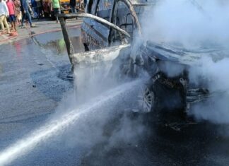 ਹੁਸ਼ਿਆਰਪੁਰ ‘ਚ ਚੱਲਦੀ ਕਾਰ ਨੂੰ ਅੱਗ, ਵਾਲ਼-ਵਾਲ਼ ਬਚੇ ਕਾਰ ਸਵਾਰ, ਫਾਇਰ ਬ੍ਰਿਗੇਡ ਨੇ ਮਸਾਂ ਬੁਝਾਈ ਅੱਗ