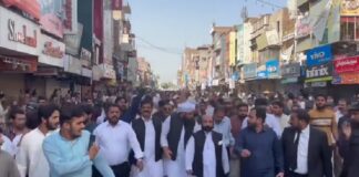 ਪਾਕਿਸਤਾਨ : ਇਮਰਾਨ ਖਾਨ ਦੀ ਗ੍ਰਿਫ਼ਤਾਰੀ ਤੋਂ ਬਾਅਦ ਸੜਕਾਂ ‘ਤੇ ਉਤਰੇ ਸਮਰਥਕ, ਕੀਤਾ ਹੰਗਾਮਾ