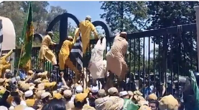 ਬ੍ਰੇਕਿੰਗ : ਪਾਕਿਸਤਾਨ ‘ਚ ਇਮਰਾਨ ਖਾਨ ਦੀ ਰਿਹਾਈ ਖਿਲਾਫ ਪ੍ਰਦਰਸ਼ਨ, ਸੁਪਰੀਮ ਕੋਰਟ ਪਹੁੰਚੇ ਹਜ਼ਾਰਾਂ ਪੀ.ਡੀ.ਐਮ. ਵਰਕਰਜ਼