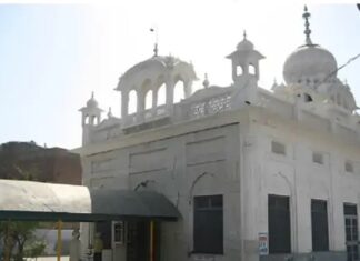 ਫਰੀਦਕੋਟ ‘ਚ ਗੁਰਦੁਆਰਾ ਸਾਹਿਬ ਦੇ ਬਾਹਰ ਗੋਲੀਬਾਰੀ : ਸ੍ਰੀ ਅਖੰਡ ਪਾਠ ਕਰਵਾਉਣ ਨੂੰ ਲੈ ਕੇ 2 ਗੁੱਟਾਂ ‘ਚ ਟਕਰਾਅ