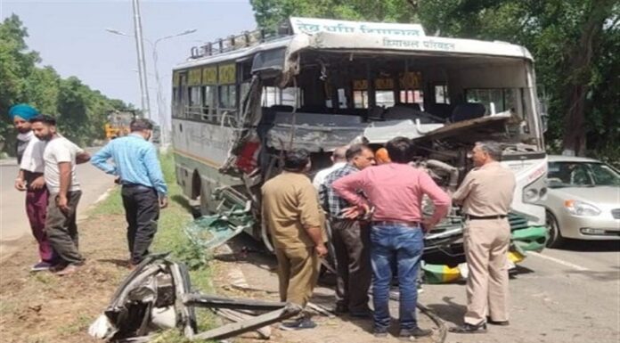 ਸ੍ਰੀ ਅਨੰਦਪੁਰ ਸਾਹਿਬ : ਬੱਸ ਤੇ ਟਰੈਕਟਰ ਦੀ ਭਿਆਨਕ ਟੱਕਰ, ਅੱਧੀ ਦਰਜਨ ਤੋਂ ਵੱਧ ਸਵਾਰੀਆਂ ਜ਼ਖ਼ਮੀ