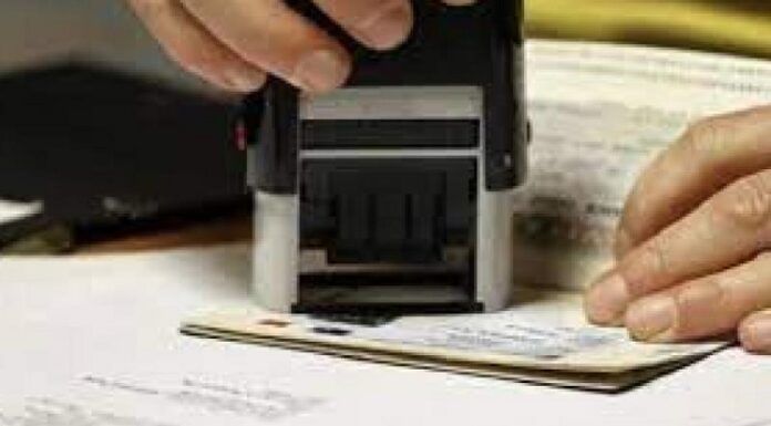 ਅੰਮ੍ਰਿਤਸਰ ਏਅਰਪੋਰਟ ਤੋਂ ਜਾਅਲੀ ਪਾਸਪੋਰਟ ਸਮੇਤ ਵਿਦੇਸ਼ ਜਾਂਦਾ ਵਿਅਕਤੀ ਗ੍ਰਿਫ਼ਤਾਰ