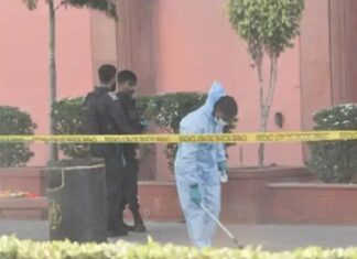 ਗੋਲਡਨ ਟੈਂਪਲ ਨੇੜੇ ਧਮਾਕੇ ‘ਚ ਅੱਤਵਾਦੀ ਐਂਗਲ : ਅੱਤਵਾਦੀ ਹਮਲੇ ਦੇ ਸ਼ੱਕ ਪਿੱਛੋਂ NIA, NSG ਦੀ ਐਂਟਰੀ, ਗ੍ਰਹਿ ਮੰਤਰਾਲਾ ਨੇ ਮੰਗ ਰਿਪੋਰਟ