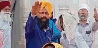 ਦਰਬਾਰ ਸਾਹਿਬ ‘ਚ ਫਿਰ ਇਕ ਪ੍ਰਵਾਸੀ ਬੰਦੇ ਕੋਲੋਂ ਮਿਲੀਆਂ ਬੀੜੀਆਂ, ਸੇਵਾਦਾਰਾਂ ਨੇ ਵਾਰਨਿੰਗ ਦੇ ਕੇ ਛੱਡਿਆ