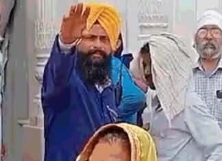 ਦਰਬਾਰ ਸਾਹਿਬ ‘ਚ ਫਿਰ ਇਕ ਪ੍ਰਵਾਸੀ ਬੰਦੇ ਕੋਲੋਂ ਮਿਲੀਆਂ ਬੀੜੀਆਂ, ਸੇਵਾਦਾਰਾਂ ਨੇ ਵਾਰਨਿੰਗ ਦੇ ਕੇ ਛੱਡਿਆ