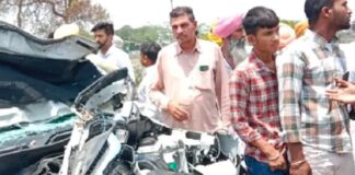 ਬਰਨਾਲਾ ‘ਚ ਤੇਜ਼ ਰਫਤਾਰ ਕਾਰ ਨੇ 2 ਬਾਈਕਾਂ ਨੂੰ ਮਾਰੀ ਟੱਕਰ, 5 ਸਾਲਾ ਬੱਚੀ ਸਮੇਤ 4 ਦੀ ਮੌਤ