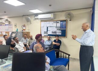 Customers bid an emotional farewell to bank manager after his promotion