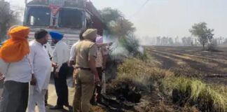 ਅੰਮ੍ਰਿਤਸਰ : ਪਰਾਲੀ ਨੂੰ ਲਾਈ ਅੱਗ ਨੇ ਲਈ ਬਜ਼ੁਰਗ ਦੀ ਜਾਨ : ਧੂੰਏਂ ਕਾਰਨ ਬੈਲੇਂਸ ਵਿਗੜਣ ‘ਤੇ ਬਾਈਕ ਸਣੇ ਖੇਤ ‘ਚ ਡਿਗਿਆ, ਜ਼ਿੰਦਾ ਸੜਿਆ