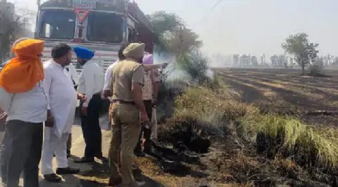 ਅੰਮ੍ਰਿਤਸਰ : ਪਰਾਲੀ ਨੂੰ ਲਾਈ ਅੱਗ ਨੇ ਲਈ ਬਜ਼ੁਰਗ ਦੀ ਜਾਨ : ਧੂੰਏਂ ਕਾਰਨ ਬੈਲੇਂਸ ਵਿਗੜਣ ‘ਤੇ ਬਾਈਕ ਸਣੇ ਖੇਤ ‘ਚ ਡਿਗਿਆ, ਜ਼ਿੰਦਾ ਸੜਿਆ