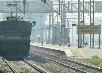 ਫਗਵਾੜਾ : ਟਰੇਨ ਦੀ ਲਪੇਟ ‘ਚ ਆ ਕੇ ਬੁਰੀ ਤਰ੍ਹਾਂ ਕੁਚਲੀ ਗਈ ਨੌਵੀਂ ਦੀ ਵਿਦਿਆਰਥਣ, ਕਾਪੀ ‘ਤੇ ਲਿਖੇ ਸਹੇਲੀ ਦੇ ਨੰਬਰ ਤੋਂ ਹੋਈ ਪਛਾਣ