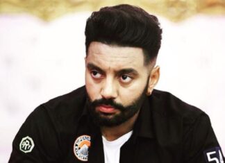 ਪੰਜਾਬੀ ਸਿੰਗਰ ਸਿੱਪੀ ਗਿੱਲ ਨੂੰ ਜਾਨੋਂ ਮਾਰਨ ਦੀ ਧਮਕੀ!, ਕਾਲੇ ਸ਼ੀਸ਼ਿਆਂ ਵਾਲੀ ਗੱਡੀ ‘ਚ ਘੁੰਮਦਾ ਦਿਸਿਆ