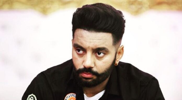 ਪੰਜਾਬੀ ਸਿੰਗਰ ਸਿੱਪੀ ਗਿੱਲ ਨੂੰ ਜਾਨੋਂ ਮਾਰਨ ਦੀ ਧਮਕੀ!, ਕਾਲੇ ਸ਼ੀਸ਼ਿਆਂ ਵਾਲੀ ਗੱਡੀ ‘ਚ ਘੁੰਮਦਾ ਦਿਸਿਆ