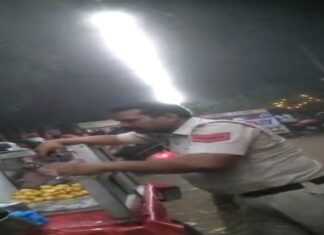 ਗੁਰਦਾਸਪੁਰ : 20 ਰੁਪਏ ਦੇ ਗੋਲ-ਗੱਪੇ ਖਾਣ ਪਿੱਛੋਂ ਰੇਹੜੀ ਵਾਲੇ ਨਾਲ ਉਲਝਣ ਵਾਲਾ ਪੰਜਾਬ ਹੋਮਗਾਰਡ ਦਾ ਜਵਾਨ ਹੋਇਆ ਲਾਈਨ ਹਾਜ਼ਰ