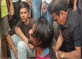 ਲੁਧਿਆਣਾ : ਮੋਟਰਸਾਈਕਲ ਚੋਰਾਂ ਨੂੰ ਲੋਕਾਂ ਖੰਭੇ ਨਾਲ ਬੰਨ੍ਹ ਕੇ ਕੁੱਟਿਆ, ਇਕ ਮੁਲਜ਼ਮ ਹੈ HIV ਪਾਜ਼ੇਟਿਵ