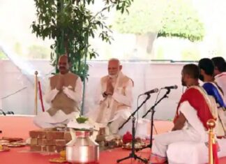 ਨਵੀਂ ਸੰਸਦ ‘ਤੇ ਕਾਂਗਰਸੀ ਨੇਤਾ ਦਾ ਵਿਵਾਦਤ ਟਵੀਟ : ਲਿਖਿਆ- ‘ਦੇਵਤੇ ਫੁੱਲਾਂ ਦੀ ਵਰਖਾ ਕਰਨ ਲੱਗੇ ਤੇ ਗਧੇ ਰੌਲਾ ਪਾਉਣ ਲੱਗੇ