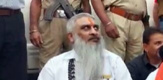 ਹਿੰਦੂ ਨੇਤਾ ਸੁਧੀਰ ਸੂਰੀ ਦੇ ਭਰਾ ਨੇ ਰੇਲਵੇ ਟਰੈਕ ‘ਤੇ ਕੀਤੀ ਫਾਇਰਿੰਗ, ਇਕ ਗੋਲ਼ੀ ਪਿਸਤੌਲ ‘ਚ ਫਸੀ