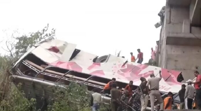 ਵੱਡੀ ਖਬਰ : ਅੰਮ੍ਰਿਤਸਰ ਤੋਂ ਵੈਸ਼ਨੋ ਦੇਵੀ ਦੇ ਦਰਸ਼ਨਾਂ ਲਈ ਸਵਾਰੀਆਂ ਨੂੰ ਲੈ ਕੇ ਗਈ ਬੱਸ ਖੱਡ ‘ਚ ਡਿਗੀ, 10 ਦੀ ਮੌਤ, ਕਈ ਸੀਰੀਅਸ