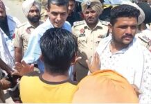 ਅੰਮ੍ਰਿਤਸਰ : ਨਿਹੰਗਾਂ ‘ਤੇ ਈਸਾਈ ਭਾਈਚਾਰੇ ਦੇ ਧਾਰਮਿਕ ਗ੍ਰੰਥ ਦੇ ਪੰਨੇ ਪਾੜਨ ਦੇ ਲੱਗੇ ਦੋਸ਼, ਮਾਹੌਲ ਤਣਾਅਪੂਰਨ