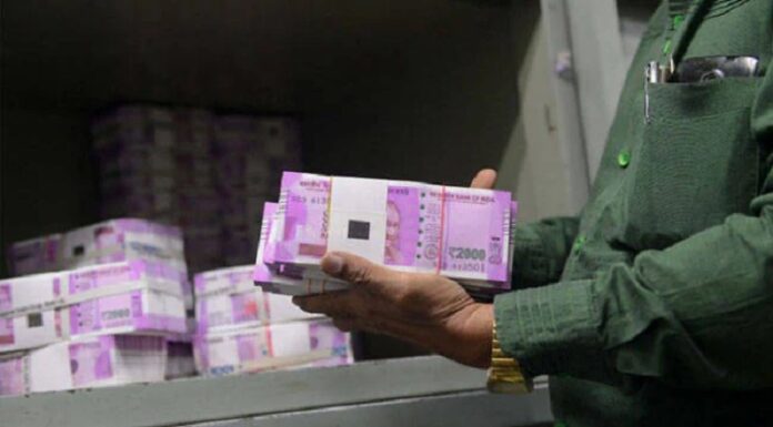 ਜਲੰਧਰ : ਅੱਜ ਤੋਂ ਸ਼ੁਰੂ ਹੋਇਆ ਬੈਂਕਾਂ ‘ਚ 2000 ਦੇ ਨੋਟ ਬਦਲਣ ਦਾ ਸਿਲਸਿਲਾ, ਇਸ ਬੈਂਕ ‘ਚ ਜਮ੍ਹਾ ਹੋਏ 32 ਲੱਖ ਦੇ ਨੋਟ