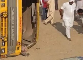 ਬਠਿੰਡਾ ‘ਚ ਵਿਦਿਆਰਥੀਆਂ ਨਾਲ ਭਰੀ ਸਕੂਲ ਵੈਨ ਪਲਟੀ, ਬੱਸ ਦੇ ਸ਼ੀਸ਼ੇ ਭੰਨ ਕੱਢੇ ਜ਼ਖਮੀ ਬੱਚੇ