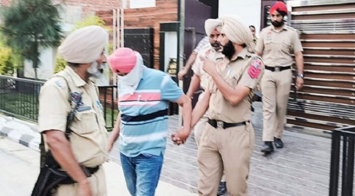 ਲਿੰਗ ਨਿਰਧਾਰਨ ਸੈਂਟਰ ਦਾ ਪਰਦਾਫਾਸ਼ : ਡਾਕਟਰ ਜੋੜਾ ਤੇ ਦਲਾਲ ਰੰਗੇ ਹੱਥੀਂ ਭਰੂਣ ਟੈਸਟ ਕਰਦੇ ਗ੍ਰਿਫਤਾਰ, 30 ਲੱਖ ਰੁਪਏ ਬਰਾਮਦ