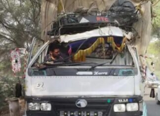 ਅਬੋਹਰ ‘ਚ ਕੈਂਟਰ ‘ਤੇ ਡਿੱਗਿਆ ਦਰੱਖਤ, ਡਰਾਈਵਰ ਹੋਇਆ ਗੰਭੀਰ ਜ਼ਖਮੀ