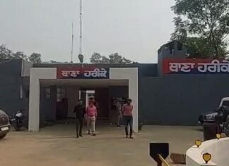 ਤਰਨਤਾਰਨ : ਦਾਜ ਦੇ ਮਾਮਲੇ ’ਚ ਨਾਮਜ਼ਦ ਨੂੰ ਗ੍ਰਿਫਤਾਰ ਕਰਨ ਗਈ ਪੁਲਿਸ ਟੀਮ ਨਾਲ ਧੱਕਾਮੁੱਕੀ, ਪਰਿਵਾਰ ਨੇ ਪਾੜੀ ਵਰਦੀ