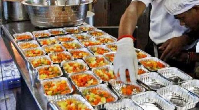 ਖੁਸ਼ੀ ਦੀ ਗੱਲ : ਹੁਣ ਟਰੇਨਾਂ ‘ਚ ਮਿਲੇਗਾ ‘ਜਨਤਾ ਖਾਣਾ’; ਪੂੜੀ-ਸਬਜ਼ੀ ਤੇ ਅਚਾਰ ਦੇ ਬੰਦ ਪੈਕੇਟ ਦੀ ਕੀਮਤ 15 ਰੁਪਏ