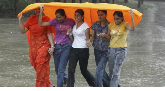 ਪੰਜਾਬ ਪੁੱਜਾ ਮੌਨਸੂਨ : ਕਈ ਜ਼ਿਲ੍ਹਿਆਂ ‘ਚ ਅੱਜ ਭਾਰੀ ਬਾਰਿਸ਼ ਦੇ ਆਸਾਰ, ਯੈਲੋ ਅਲਰਟ ਜਾਰੀ