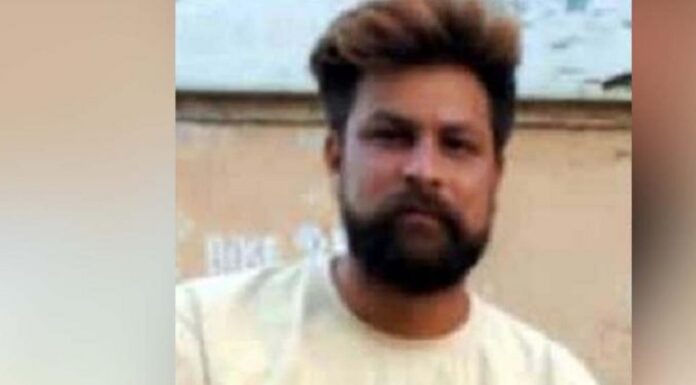 ਪਠਾਨਕੋਟ ‘ਚ ਬਿਜਲੀ ਸਪਲਾਈ ਬੰਦ ਕੀਤੇ ਬਿਨਾਂ ਪੋਲ ‘ਤੇ ਚੜ੍ਹਿਆ ਲਾਈਨਮੈਨ, ਪਿਆ ਕਰੰਟ, ਮੌਤ