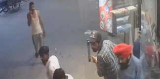 ਲੁਧਿਆਣਾ : ਪੇਸਟਰੀ ਲੈਣ ਆਇਆ ਸ਼ਰਾਬੀ ਬੰਦਾ ਰੇਟ ਨੂੰ ਲੈ ਕੇ ਭੜਕਿਆ, ਇੱਟਾਂ-ਰੋੜੇ ਮਾਰ ਕੇ ਭੰਨੇੇ ਦੁਕਾਨ ਦੇ ਸਾਰੇ ਸ਼ੀਸ਼ੇ