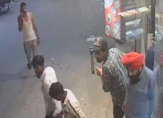 ਲੁਧਿਆਣਾ : ਪੇਸਟਰੀ ਲੈਣ ਆਇਆ ਸ਼ਰਾਬੀ ਬੰਦਾ ਰੇਟ ਨੂੰ ਲੈ ਕੇ ਭੜਕਿਆ, ਇੱਟਾਂ-ਰੋੜੇ ਮਾਰ ਕੇ ਭੰਨੇੇ ਦੁਕਾਨ ਦੇ ਸਾਰੇ ਸ਼ੀਸ਼ੇ