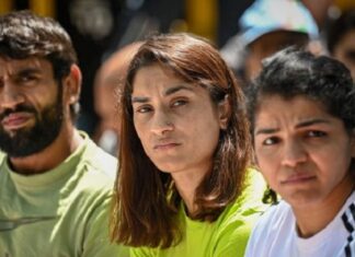 ਪਹਿਲਵਾਨਾਂ ਨੇ ਅੰਦੋਲਨ ਖਤਮ ਕਰਨ ਦਾ ਕੀਤਾ ਐਲਾਨ, ਕਿਹਾ – ਸੜਕਾਂ ਦੀ ਬਜਾਏ ਅਦਾਲਤ ‘ਚ ਲੜਨਗੇ ਆਪਣੀ ਲੜਾਈ