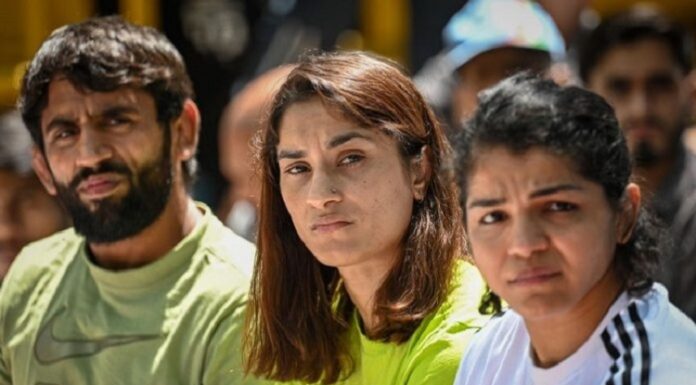 ਪਹਿਲਵਾਨਾਂ ਨੇ ਅੰਦੋਲਨ ਖਤਮ ਕਰਨ ਦਾ ਕੀਤਾ ਐਲਾਨ, ਕਿਹਾ – ਸੜਕਾਂ ਦੀ ਬਜਾਏ ਅਦਾਲਤ ‘ਚ ਲੜਨਗੇ ਆਪਣੀ ਲੜਾਈ