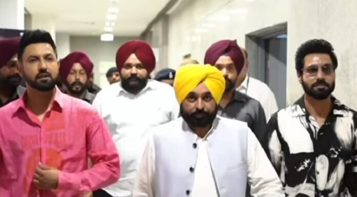 CM ਨੇ ਦੇਖੀ ਕੈਰੀ ਆਨ ਜੱਟਾ-3; ਕਿਹਾ- “ਫਿਲਮ ਦੇ ਅਗਲੇ ਸੰਸਕਰਣ ਦੀ ਸ਼ੂਟਿੰਗ ਲਈ ਨਹੀਂ ਜਾਣਾ ਪਵੇਗਾ ਬਾਹਰ, ਐਥੇ ਹੀ ਕਰਾਂਗੇ ਇੰਤਜ਼ਾਮ