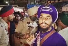 ਅੰਮ੍ਰਿਤਸਰ : ਨਿਹੰਗਾਂ ਤੇ ਪੁਲਿਸ ਵਿਚਾਲੇ ਝੜਪ, ਨਾਕੇ ‘ਤੇ ਚੈਕਿੰਗ ਲਈ ਰੋਕਣ ‘ਤੇ ਭੜਕੇ, ਫੋਰਸ ਆਉਂਦੇ ਹੀ ਹੋਏ ਫਰਾਰ, 20 ‘ਤੇ ਪਰਚਾ
