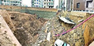 ਮੋਹਾਲੀ : ਬਿਲਡਿੰਗ ਦੇ ਬੇਸਮੈਂਟ ਦੀ ਖੁਦਾਈ ਦੌਰਾਨ ਧਸੀ ਪਾਰਕਿੰਗ, ਕਈ ਵਾਹਨ ਮਲਬੇ ਹੇਠਾਂ ਦੱਬੇ, ਨਾਲ ਦੀਆਂ ਇਮਾਰਤਾਂ ਨੂੰ ਵੀ ਖਤਰਾ