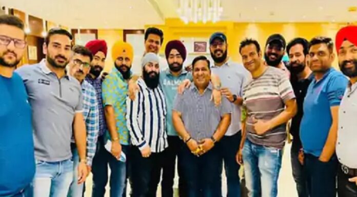 ਜਲੰਧਰ ਦੀ ਮੋਬਾਈਲ ਮਾਰਕੀਟ 4 ਦਿਨਾਂ ਲਈ ਬੰਦ: ਘੁੰਮਣ ਫਿਰਨ ਨਿਕਲੇ ਦੁਕਾਨਦਾਰ, ਕਹਿੰਦੇ – ਸਾਰੀ ਉਮਰ ਕੰਮ ਈ ਥੋੜ੍ਹੀ ਕਰੀ ਜਾਣਾ