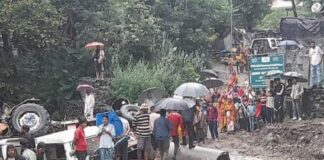 ਹਿਮਾਚਲ : ਹਮੀਰਪੁਰ ‘ਚ ਬੱਦਲ ਫਟਿਆ; ਪਾਣੀ ਦੇ ਤੇਜ਼ ਵਹਾਅ ਨਾਲ ਕਈ ਸੜਕਾਂ ਰੁੜ੍ਹੀਆਂ