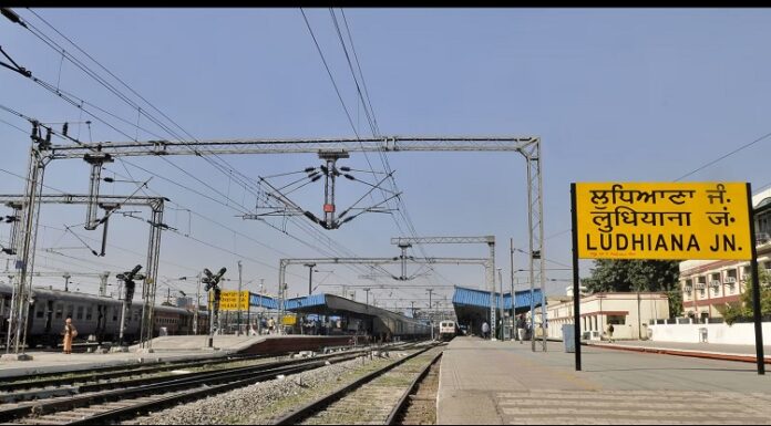 ਲੁਧਿਆਣਾ : ਟਰੇਨ ‘ਚ ਅਚਾਨਕ ਬੇਹੋਸ਼ ਹੋਈਆਂ 15 ਕੁੜੀਆਂ, ਖਾਣ-ਪੀਣ ਦਾ ਸਾਮਾਨ ਬਣਿਆ ਕਾਰਨ