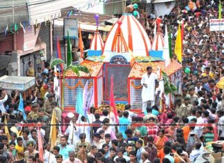 ਰੱਥ ਯਾਤਰਾ ਦੌਰਾਨ ਬਿਜਲੀ ਦੀਆਂ ਤਾਰਾਂ ਕਰਕੇ ਰੱਥ ਨੂੰ ਲੱਗੀ ਅੱਗ, 2 ਬੱਚਿਆਂ ਸਣੇ 6 ਮੌਤਾਂ, ਕਈ ਬੁਰੀ ਤਰ੍ਹਾਂ ਝੁਲਸੇ