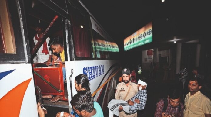 ਜੰਮੂ ਬੱਸ ਹਾਦਸਾ : ਅੰਮ੍ਰਿਤਸਰ ਪੁੱਜੇ ਜ਼ਖਮੀ ਬੋਲੇ- ਬੱਸ 10 ਕਦਮ ਹੋਰ ਅੱਗੇ ਡਿਗ ਪੈਂਦੀ ਤਾਂ ਸਾਰਿਆਂ ਦੀਆਂ ਆਉਣੀਆਂ ਸਨ ਲਾਸ਼ਾਂ