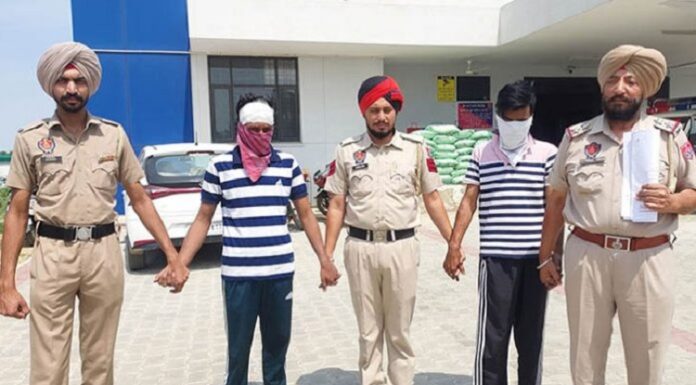 ਸਾਊਦੀ ਅਰਬ ‘ਚ ਬੈਠੇ ਨੌਜਵਾਨ ਨੇ ਪ੍ਰੇਮਿਕਾ ਦੀਆਂ ਅਸ਼ਲੀਲ ਫੋਟੋਜ਼ ਦੋਸਤਾਂ ਨੂੰ ਭੇਜੀਆਂ, ਬਲੈਕਮੇਲ ਕਰਕੇ ਲਏ ਪੈਸੇ, ਸਾਥੀ ਸਮੇਤ ਗ੍ਰਿਫਤਾਰ