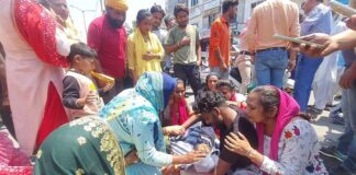 ਅੰਮ੍ਰਿਤਸਰ : ਮੋਬਾਈਲ ‘ਤੇ ਰੁੱਝੀ ਨਰਸ ਨੇ ICU ਦੇ ਮਰੀਜ਼ ਨੂੰ ਲੱਗਣ ਵਾਲਾ ਟੀਕਾ ਬੱਚੇ ਨੂੰ ਲਗਾਇਆ, ਮਾਸੂਮ ਦੀ ਤੜਫ-ਤੜਫ ਕੇ ਮੌਤ