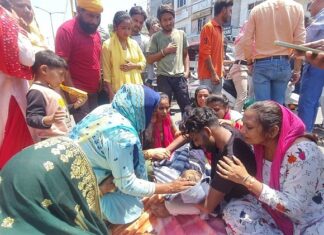 ਅੰਮ੍ਰਿਤਸਰ : ਮੋਬਾਈਲ ‘ਤੇ ਰੁੱਝੀ ਨਰਸ ਨੇ ICU ਦੇ ਮਰੀਜ਼ ਨੂੰ ਲੱਗਣ ਵਾਲਾ ਟੀਕਾ ਬੱਚੇ ਨੂੰ ਲਗਾਇਆ, ਮਾਸੂਮ ਦੀ ਤੜਫ-ਤੜਫ ਕੇ ਮੌਤ
