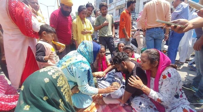 ਅੰਮ੍ਰਿਤਸਰ : ਮੋਬਾਈਲ ‘ਤੇ ਰੁੱਝੀ ਨਰਸ ਨੇ ICU ਦੇ ਮਰੀਜ਼ ਨੂੰ ਲੱਗਣ ਵਾਲਾ ਟੀਕਾ ਬੱਚੇ ਨੂੰ ਲਗਾਇਆ, ਮਾਸੂਮ ਦੀ ਤੜਫ-ਤੜਫ ਕੇ ਮੌਤ