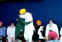 ਮਿਲੇ ਸੁਰ ਮੇਰਾ-ਤੁਮਹਾਰਾ : ਜਲੰਧਰ ‘ਚ ਵਿਰੋਧੀ ਦਲਾਂ ਦੀ ਮੀਟਿੰਗ ‘ਚ ਗਲ਼ੇ ਮਿਲੇ ਧੁਰ ਵਿਰੋਧੀ ਸਿੱਧੂ-ਮਜੀਠੀਆ