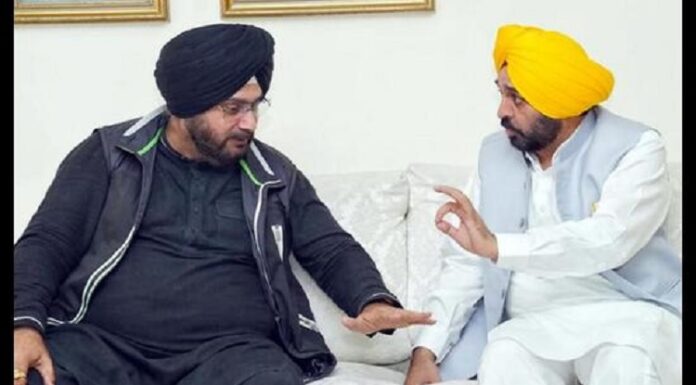 ਨਵਜੋਤ ਸਿੱਧੂ ‘ਤੇ CM ਮਾਨ ਨੇ ਕੱਸਿਆ ਤੰਜ, ਕਿਹਾ- ਤੁਹਾਡੇ ਫਾਦਰ ਸਾਬ੍ਹ ਵੀ ਵਿਆਹ ਵਾਲਾ ਬਦਲਾਅ ਨਾ ਲਿਆਉਂਦੇ ਤਾਂ ਤੁਸੀਂ ਵੀ ਨੀ ਹੋਣਾ ਸੀ