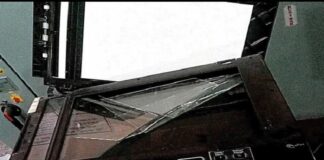 ਬਰਨਾਲਾ ‘ਚ ਬਿਜਲੀ ਘਰ ਵੜ ਕੇ ਮੁਲਾਜ਼ਮਾਂ ਨੂੰ ਲੋਹੇ ਦੀਆਂ ਰਾਡਾਂ ਨਾਲ ਕੁੱਟਿਆ, ਕੰਪਿਊਟਰ, ਪ੍ਰਿੰਟਰ ਤੇ ਵੀਸੀਬੀ ਵੀ ਭੰਨੇ